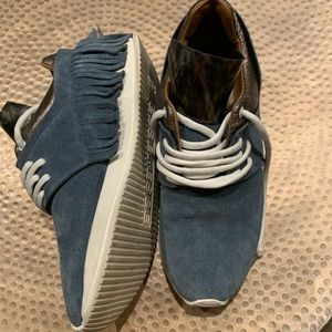 ESSEutESSE luxury active wear shoes worn once